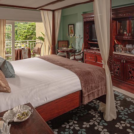Sandals Ochi Beach Resort All Inclusive (Adults Only) โอโชรีโอส ภายนอก รูปภาพ
