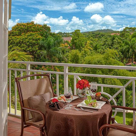 Sandals Ochi Beach Resort All Inclusive (Adults Only) โอโชรีโอส ภายนอก รูปภาพ