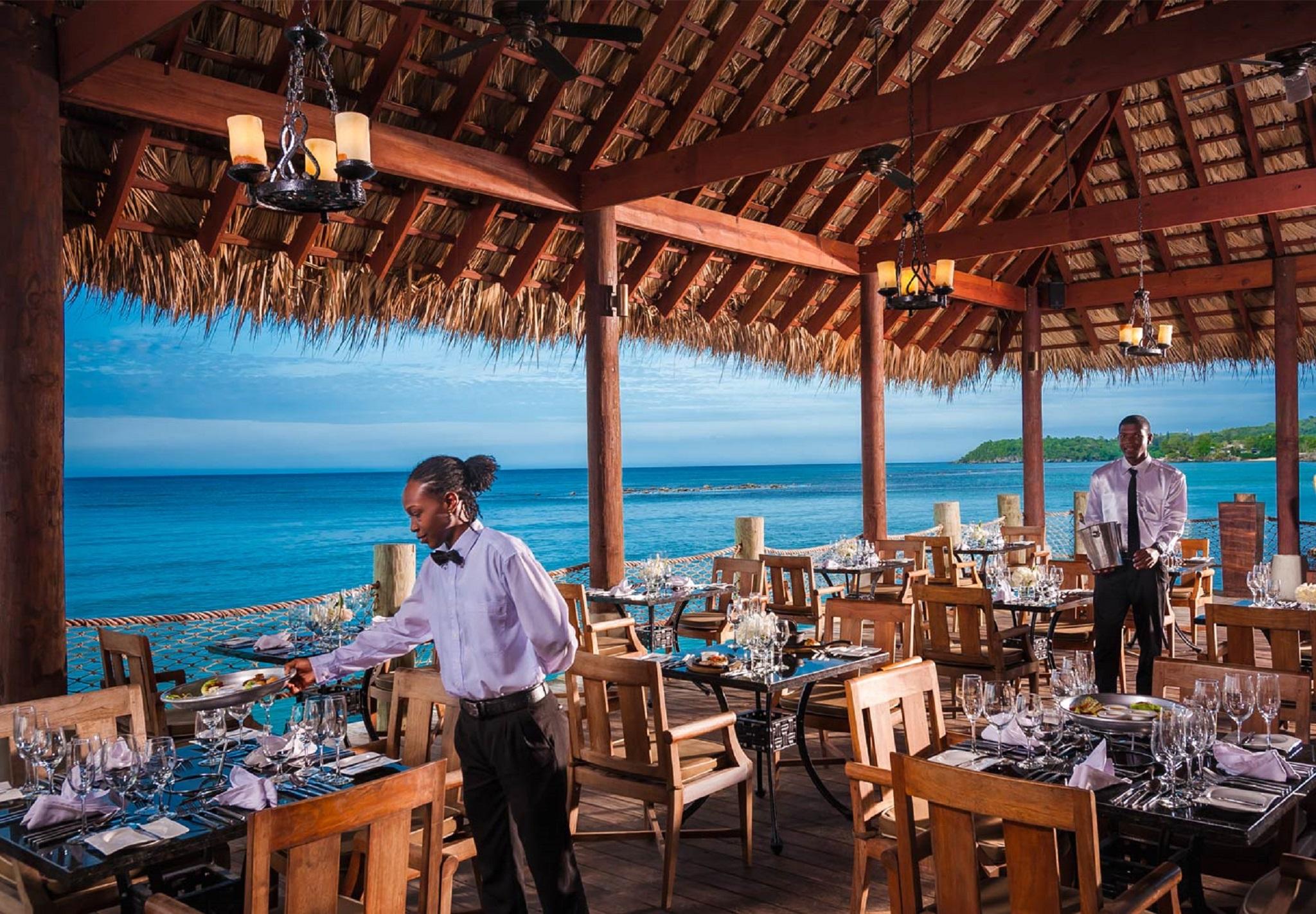 Sandals Ochi Beach Resort All Inclusive (Adults Only) โอโชรีโอส ภายนอก รูปภาพ
