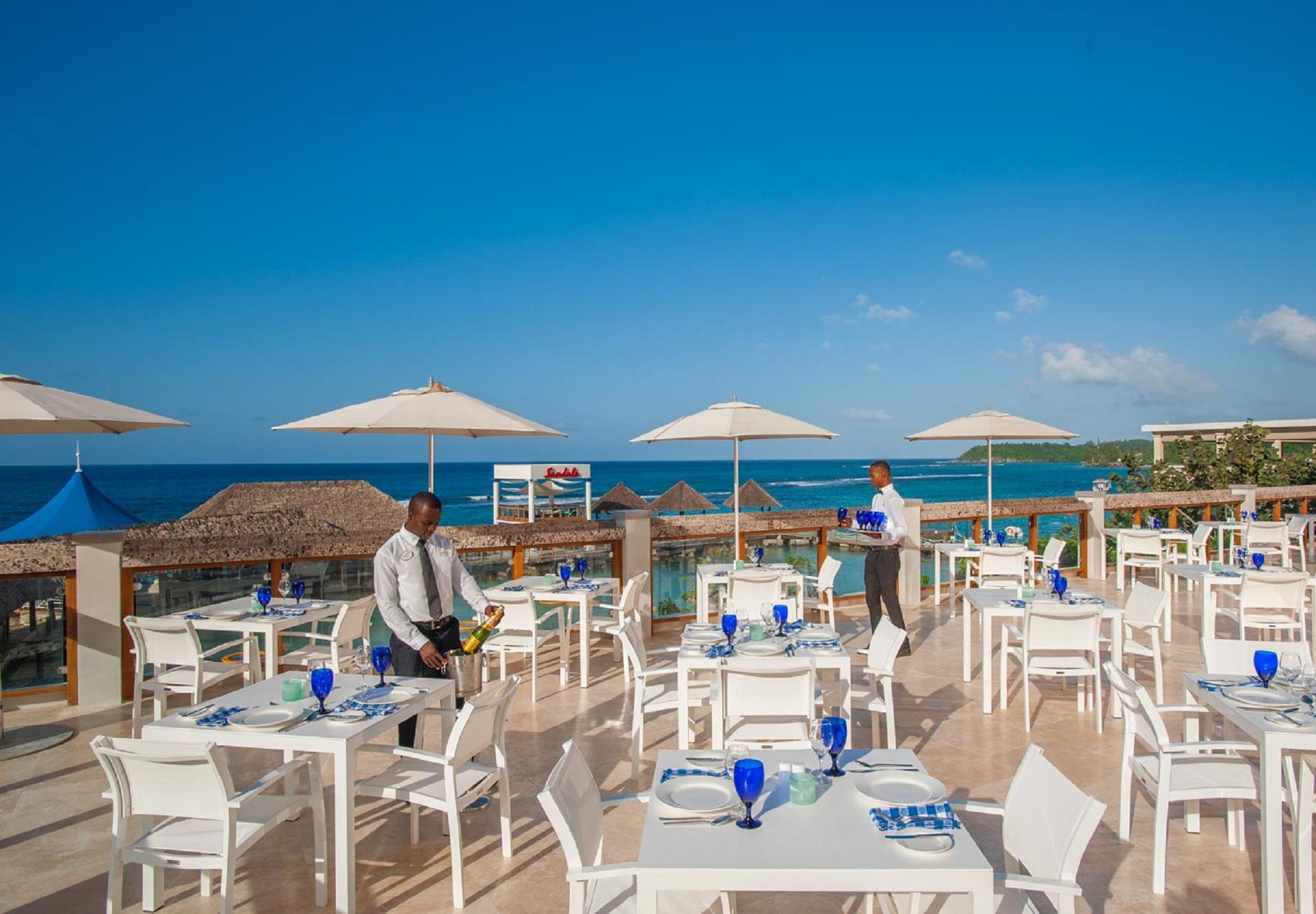 Sandals Ochi Beach Resort All Inclusive (Adults Only) โอโชรีโอส ภายนอก รูปภาพ