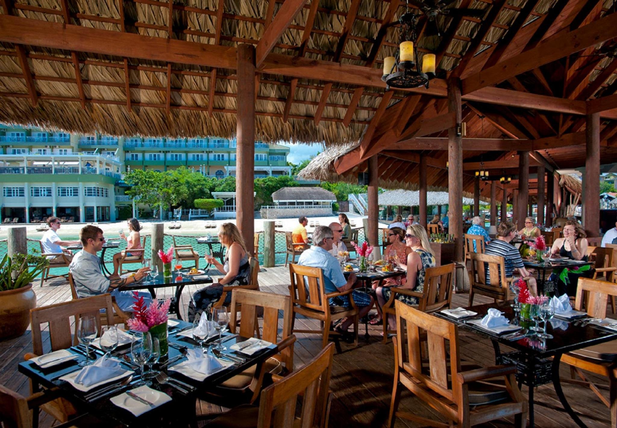 Sandals Ochi Beach Resort All Inclusive (Adults Only) โอโชรีโอส ภายนอก รูปภาพ