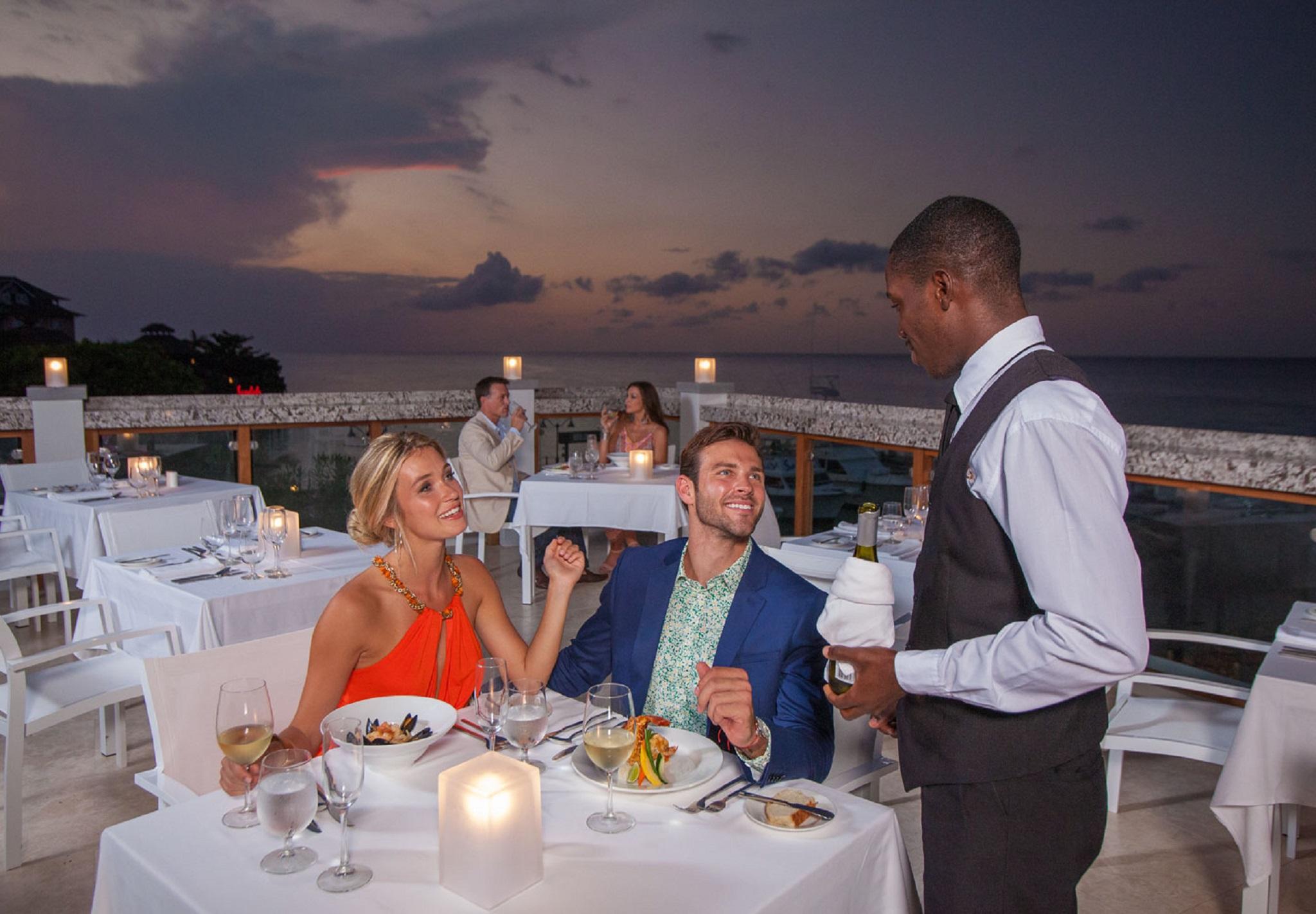 Sandals Ochi Beach Resort All Inclusive (Adults Only) โอโชรีโอส ภายนอก รูปภาพ